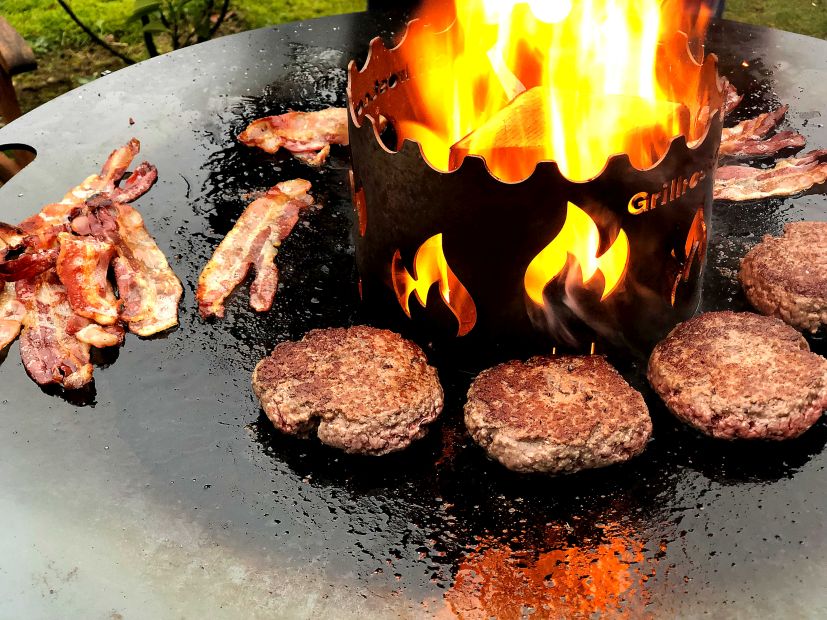 Burger von der Feuerplatte