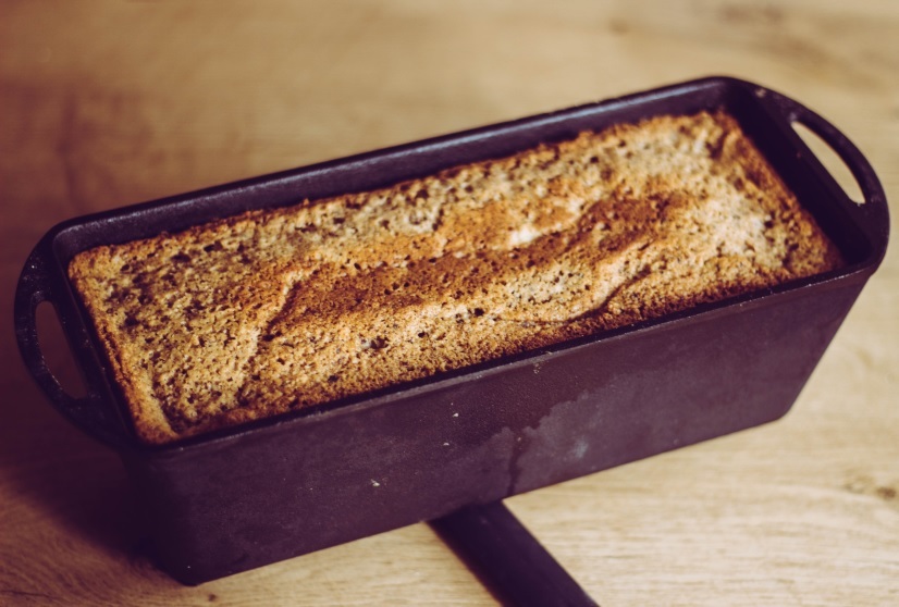 Fertiger Nusskuchen im Dutch Oven