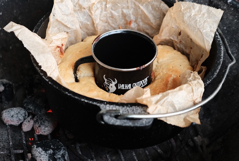 Fertiger Kuchenteig im Dutch Oven