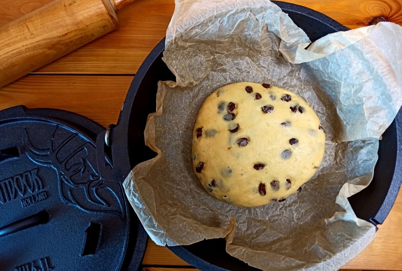 Runder Stollen im Dutch Oven