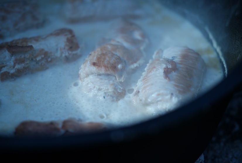 Rouladen köcheln im Dutch Oven